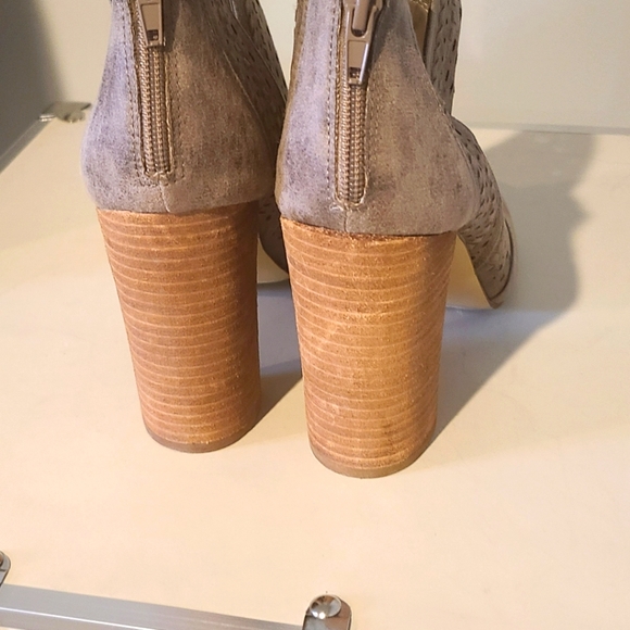 Carlos Santana Open Toe Bootie - Picture 2 of 4